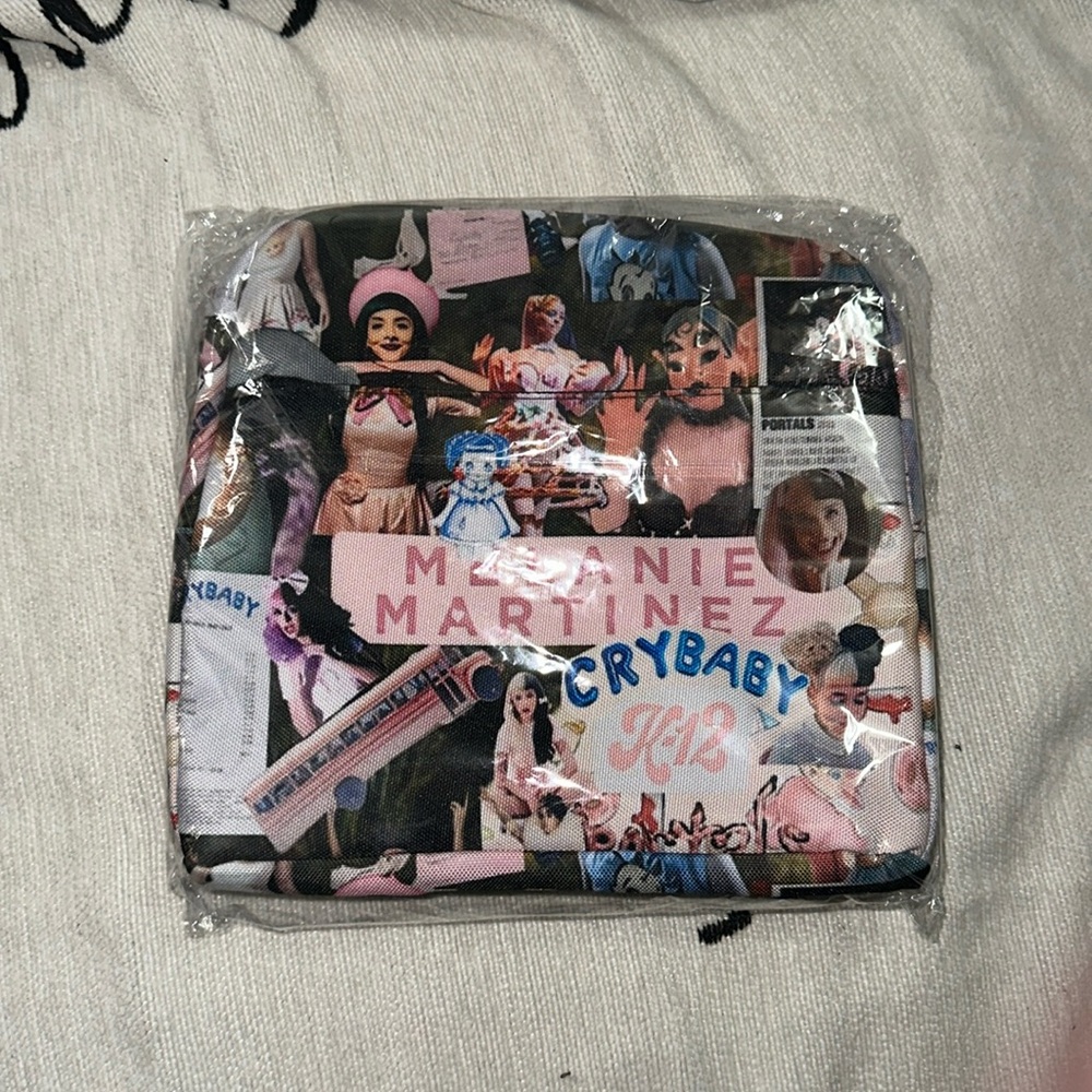 Insulated lunch tote bag zippered pink black and multi colored cry baby New